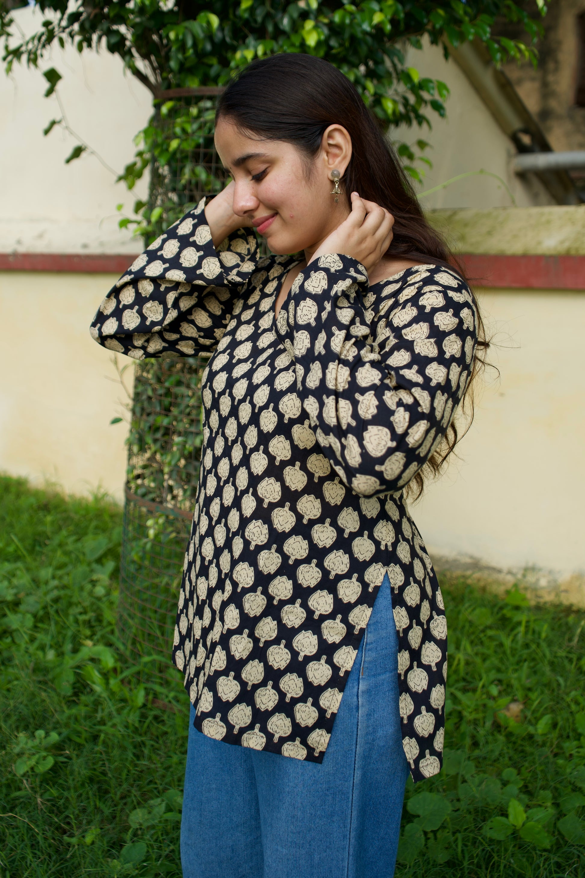Ranjha- black colour short Kurti